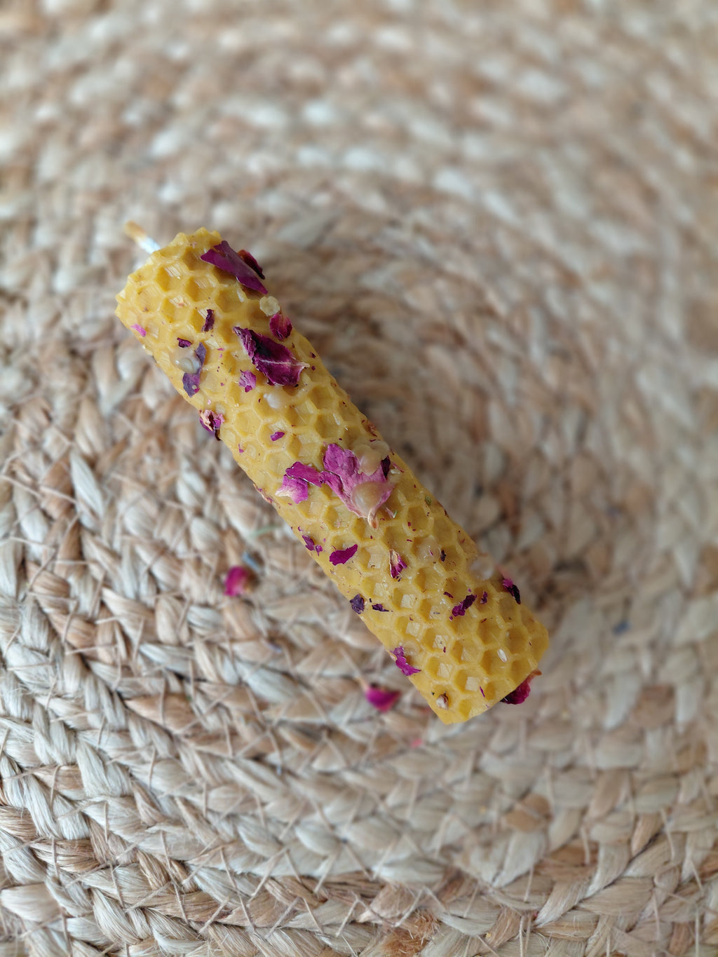 Vela de miel ritualizada para el amor, armonia con rosas,ylang ylang y brezo
